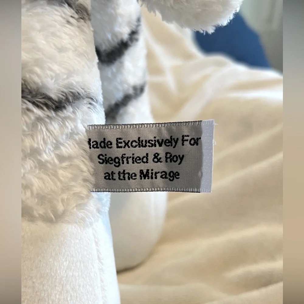 Siegfried and Roy Exclusively for the Mirage White and Gray Plush Tiger Toy